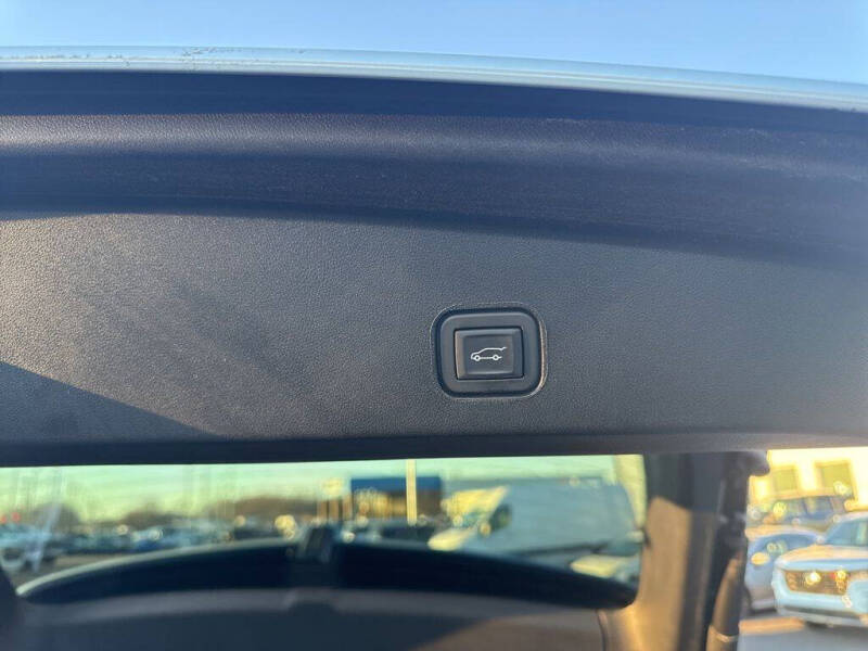 2024 Cadillac LYRIQ Luxury 1