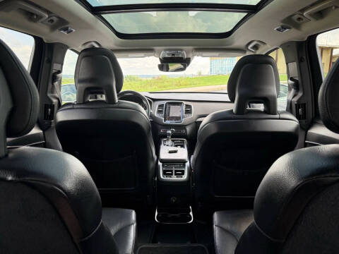 2020 Volvo XC90 T6 Momentum 6-Passenger