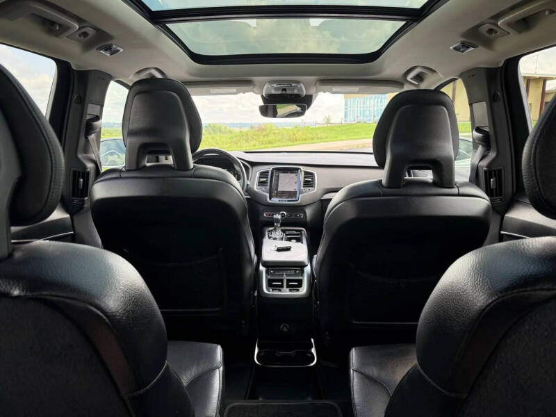 2020 Volvo XC90 T6 Momentum 6-Passenger