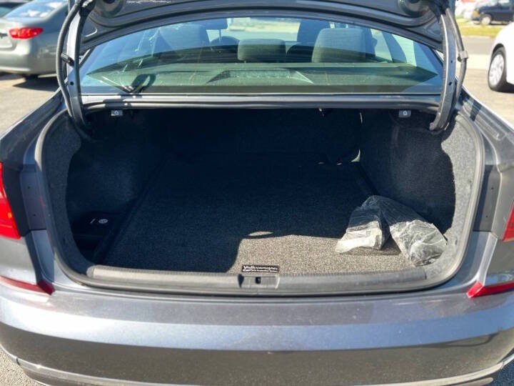 2016 Volkswagen Passat 1.8T R-Line