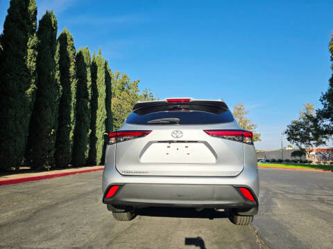 2020 Toyota Highlander LE