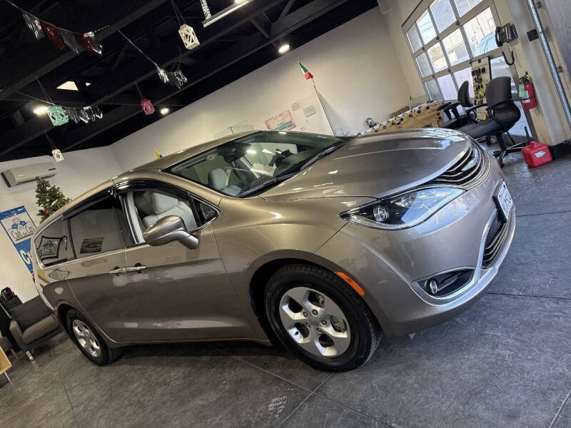 2018 Chrysler Pacifica Hybrid Touring Plus