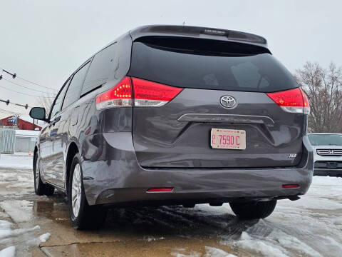 2012 Toyota Sienna XLE 8-Passenger