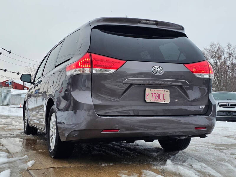 2012 Toyota Sienna XLE 8-Passenger