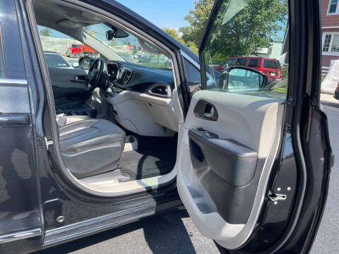 2017 Chrysler Pacifica Touring-L