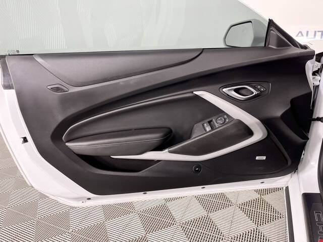 2021 Chevrolet Camaro LT1 - Photo 11