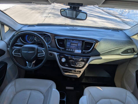 2017 Chrysler Pacifica Touring-L Plus