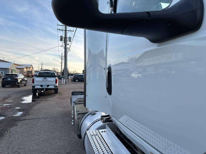 2021 International RH613