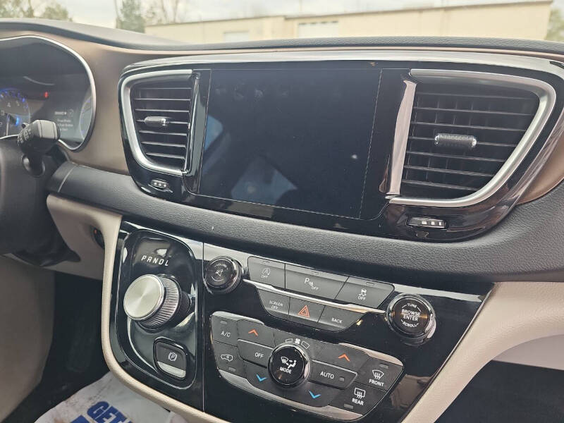 2017 Chrysler Pacifica Touring-L Plus