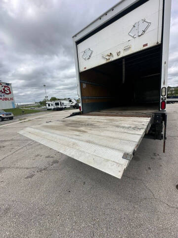 2017 Freightliner M2 106
