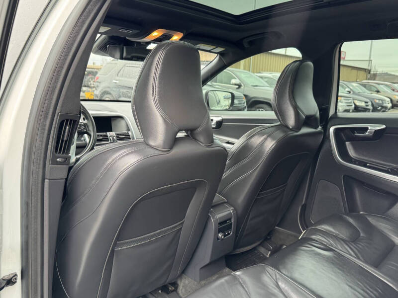 2016 Volvo XC60 T6 Drive-E R-Design Platinum