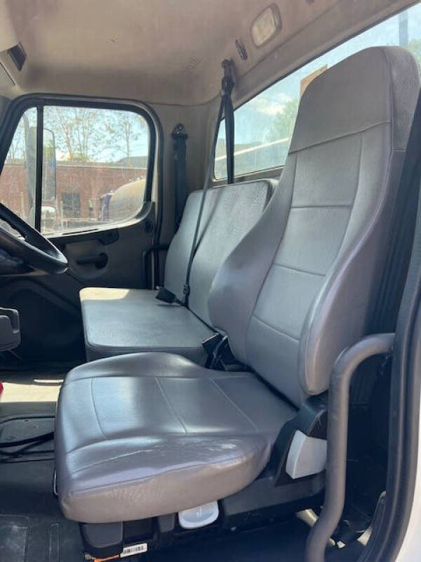 2024 Freightliner Business class M2