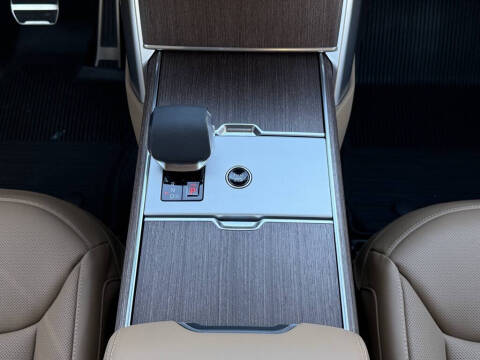 2025 Land Rover Range Rover P400 SE