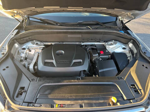 2016 Volvo XC90 T6 Momentum