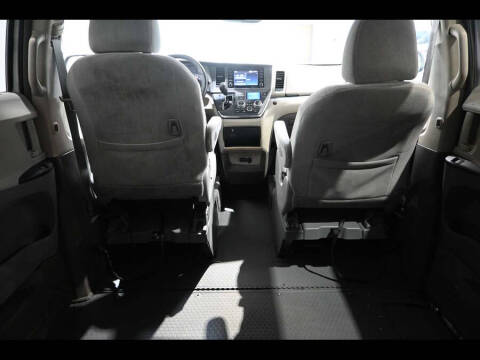 2019 Toyota Sienna LE Mobility 7-Passenger