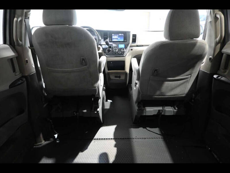 2019 Toyota Sienna LE Mobility 7-Passenger