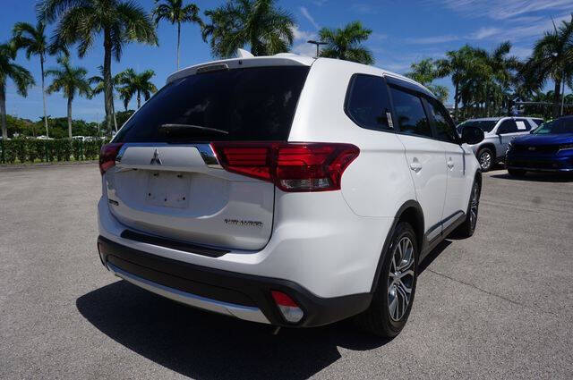 2017 Mitsubishi Outlander ES