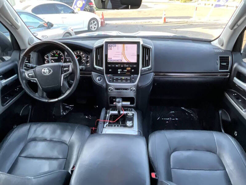 2017 Toyota Land Cruiser