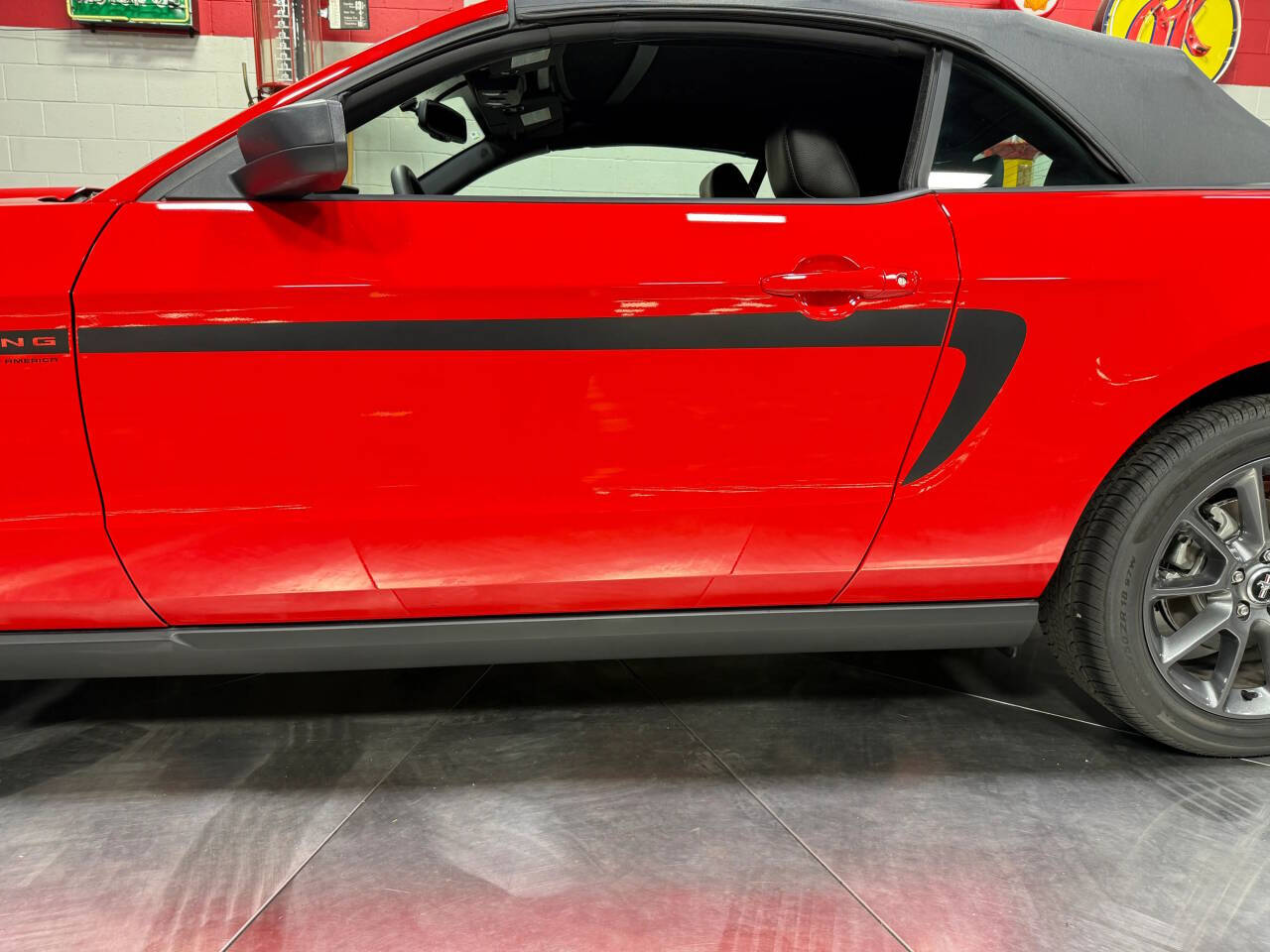 2011 Ford Mustang 44