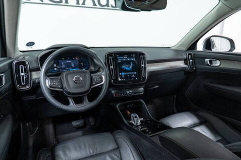 2023 Volvo XC40 B5 Plus Bright Theme