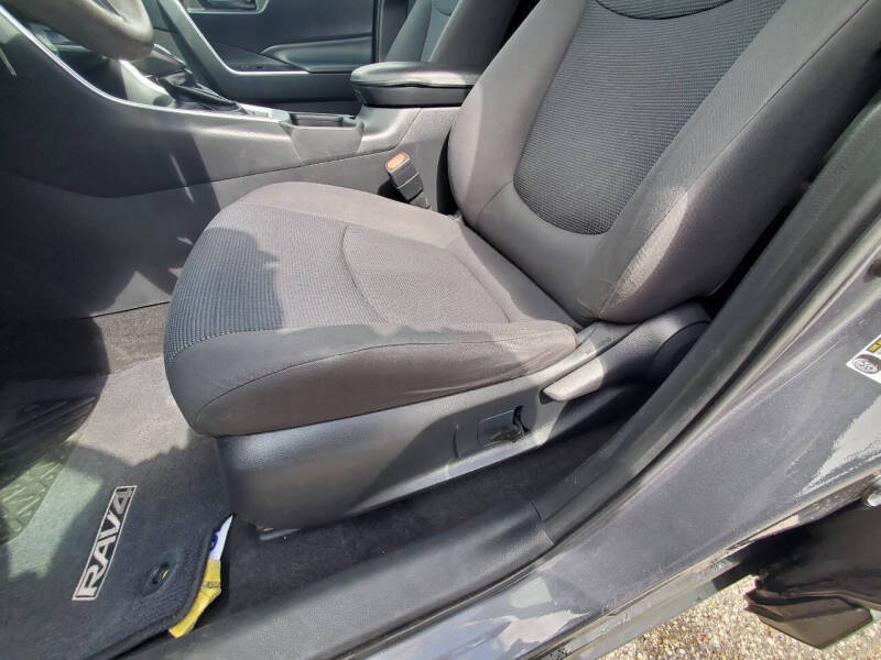 2019 Toyota RAV4 LE