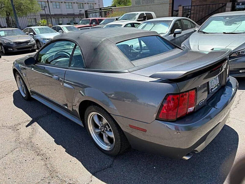 2004 Ford Mustang GT Deluxe