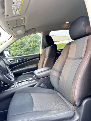 2018 Nissan Pathfinder SV