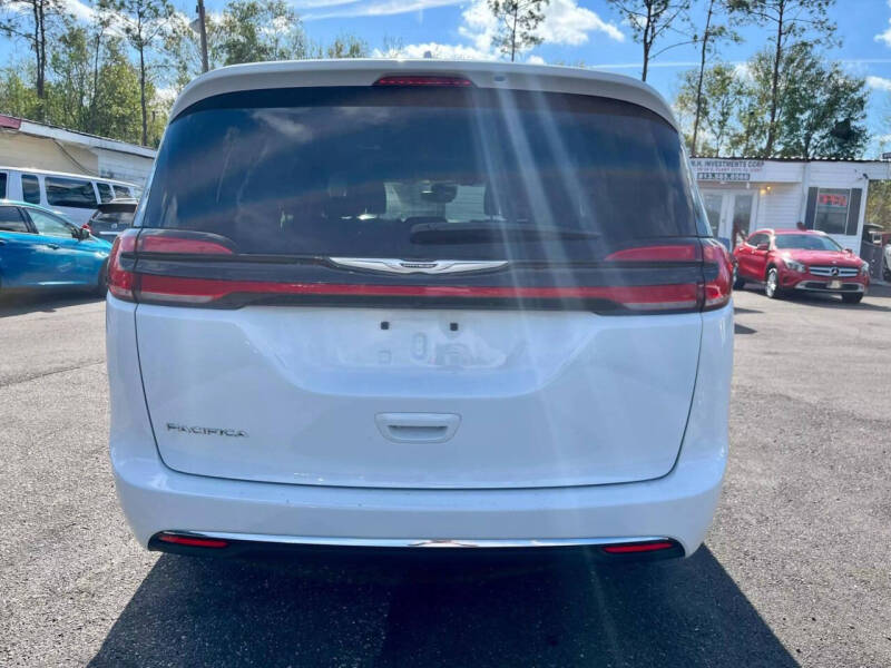 2022 Chrysler Pacifica Touring L photo 6