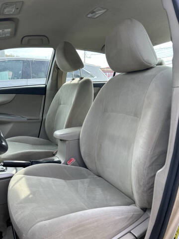 2013 Toyota Corolla LE