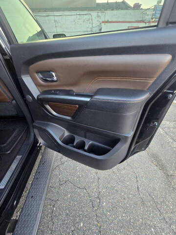 2017 Nissan Titan Platinum Reserve