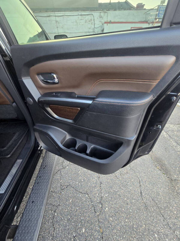 2017 Nissan Titan Platinum Reserve