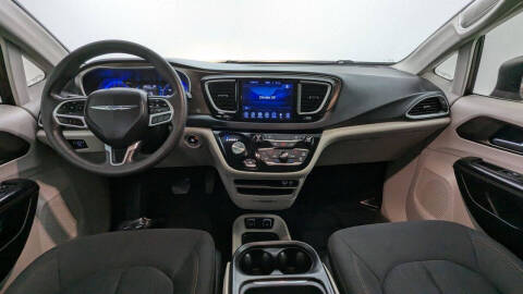 2017 Chrysler Pacifica Touring Plus