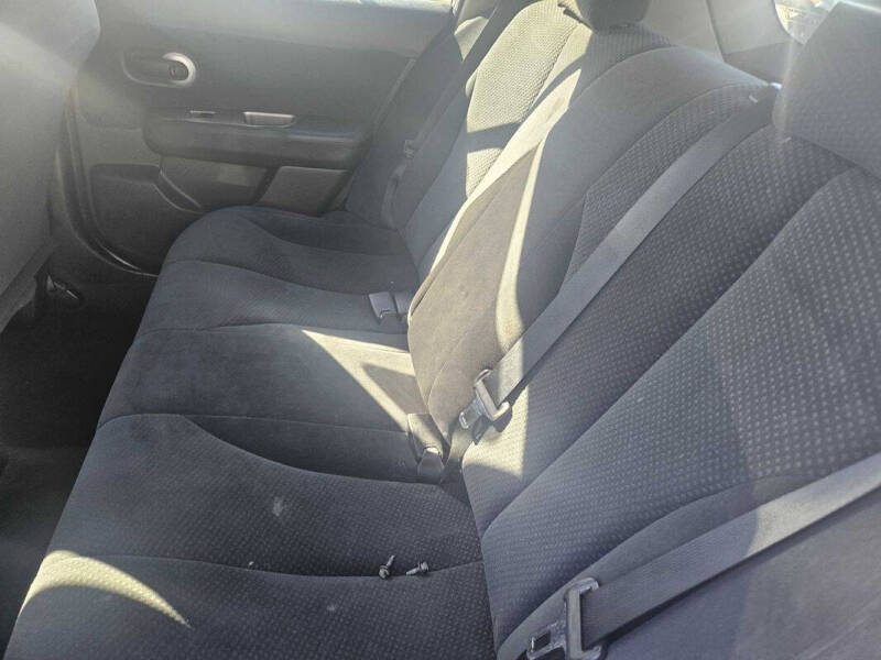 2011 Nissan Versa 1.8 S