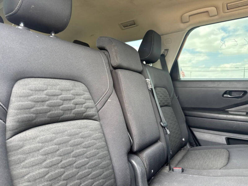 2023 Nissan Pathfinder SV