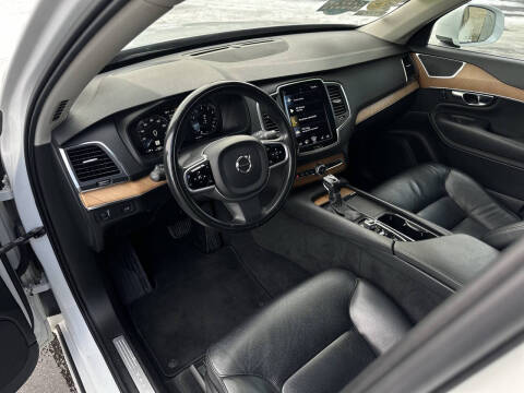2021 Volvo XC90 T6 Momentum 7-Passenger