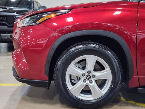 2022 Toyota Highlander LE