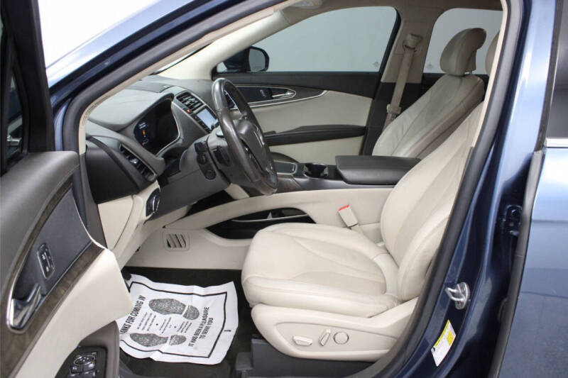 2019 Lincoln Nautilus Select