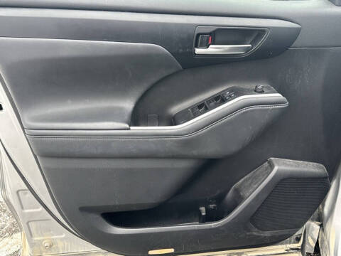 2022 Toyota Highlander Hybrid XLE