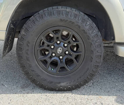 2004 Toyota Sequoia SR5