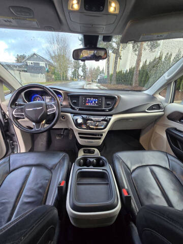 2017 Chrysler Pacifica Touring-L