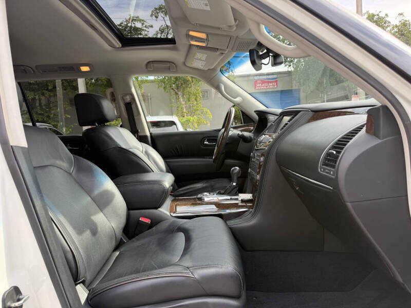 2017 Infiniti QX80 Signature Edition