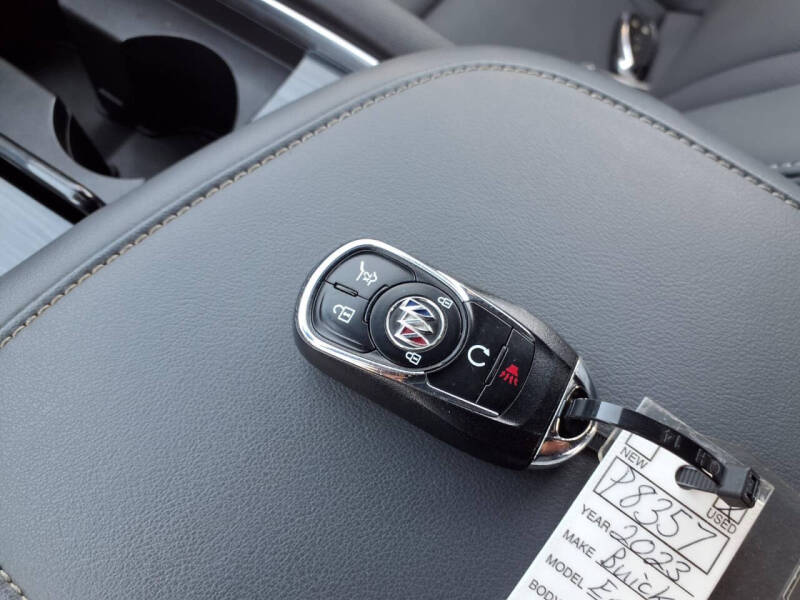 2023 Buick Enclave Essence