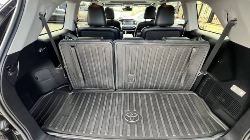 2019 Toyota Highlander SE