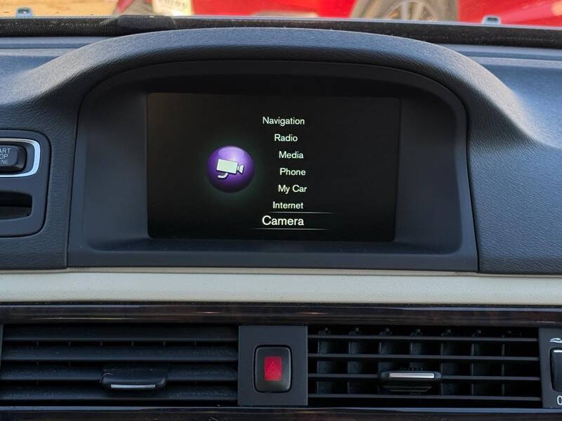 2016 Volvo XC70 T5 Platinum