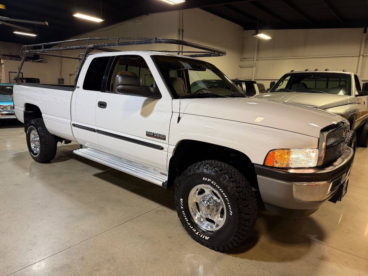 White 2001 Dodge RAM 2500 Pickup Truck Four-Wheel Drive 6-Speed Manual