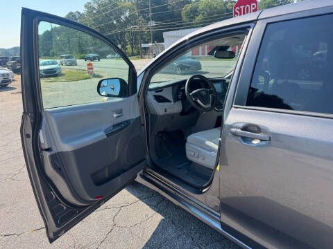 2018 Toyota Sienna LE 8-Passenger