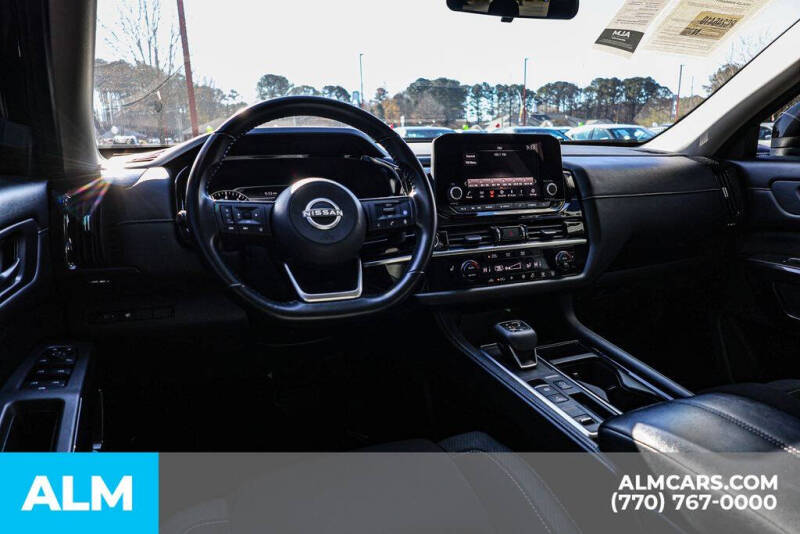 2023 Nissan Pathfinder SV