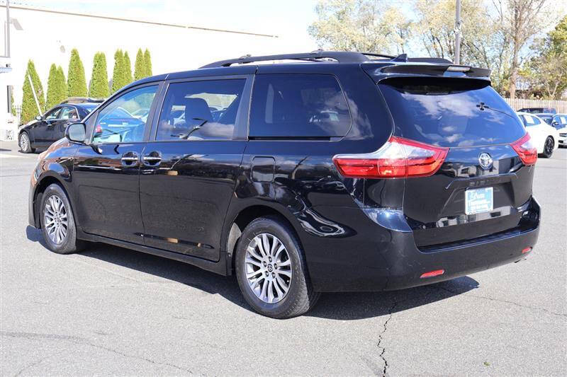 2020 Toyota Sienna XLE 8-Passenger
