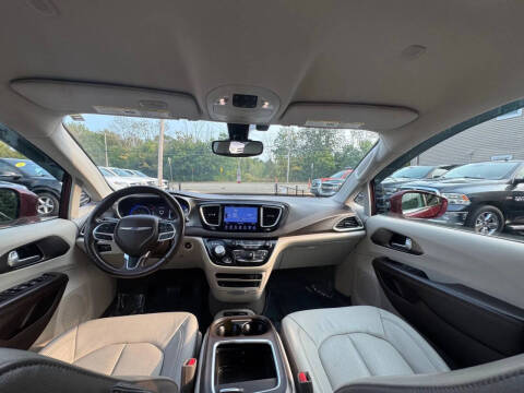 2017 Chrysler Pacifica Touring-L Plus