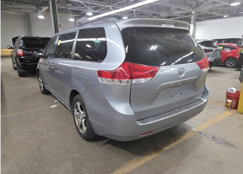 2011 Toyota Sienna LE 7-Passenger